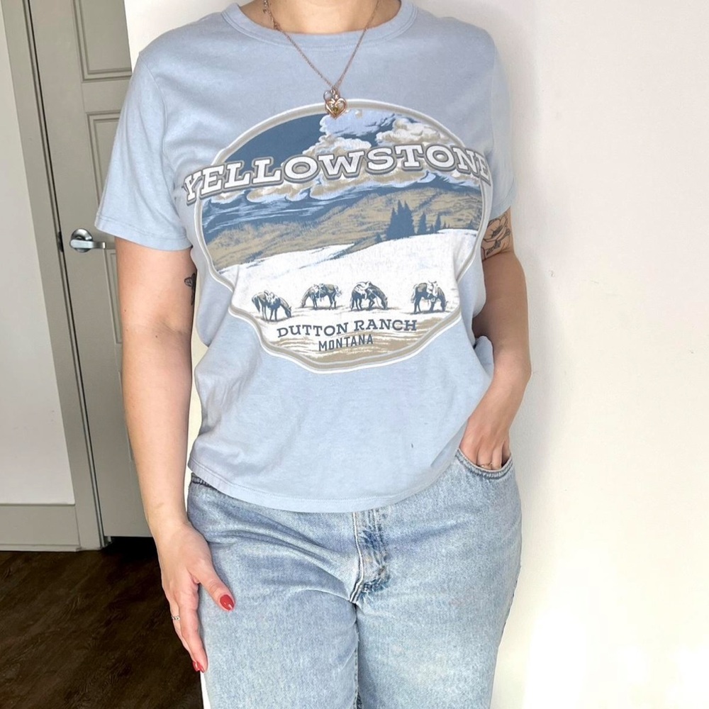 Yellowstone Dutton Ranch Tshirt women’s XL